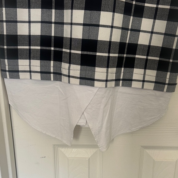 Black & White Plaid Short Sleeve Tunic Dress with Shirttail Hem - Picture 5 of 6